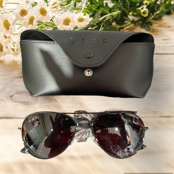 𐙚⋆˚✿˖° Diff Eyewear 𐙚⋆˚✿˖° - Picture 4 of 6